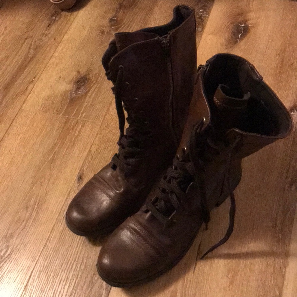 Brown combat boots. Size 10. Side zip.